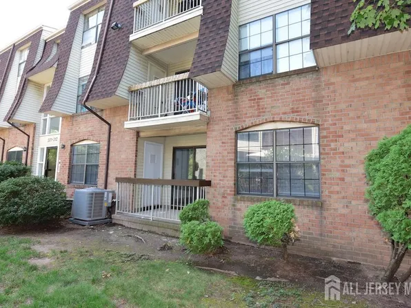 302 Hidden Village Dr, Perth Amboy, NJ 08861