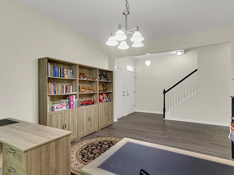 8903 Skipping Rock Ln — Photo 4
