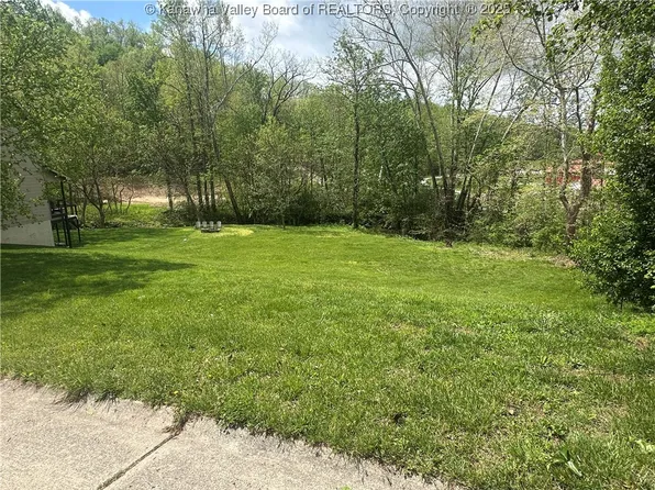 124 Southbrooke Dr, Hurricane, WV 25526