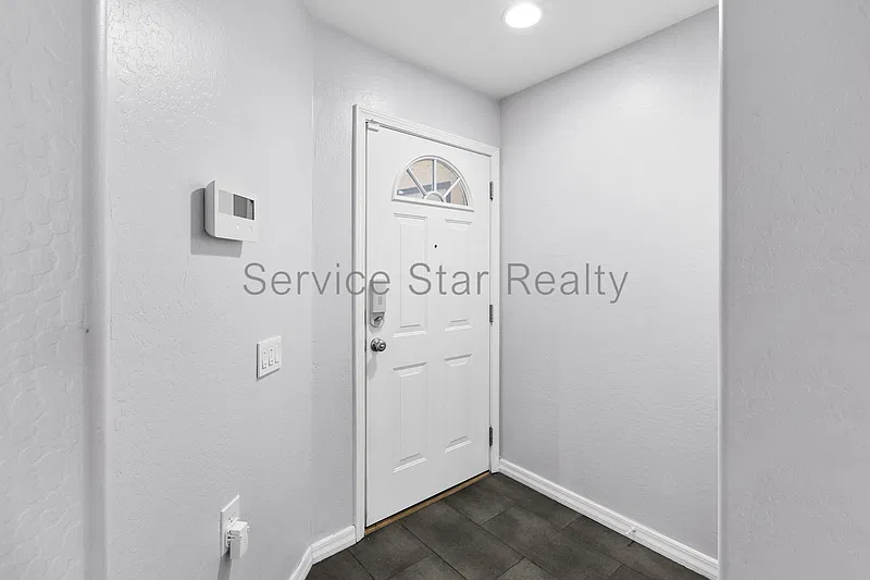 3 bed, 2.5 bath, 1500 sqft, $2,399 — Photo 4