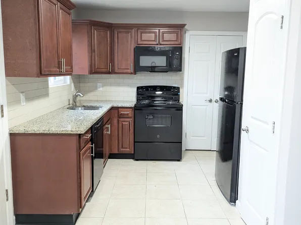 90 Overton Ave #C, Waterbury, CT 06705