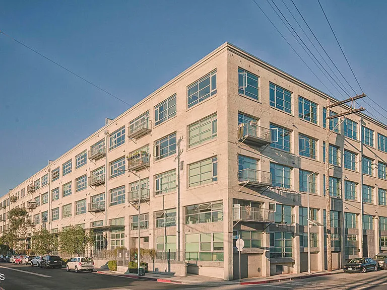 530 S Hewitt St #129 — Photo 36