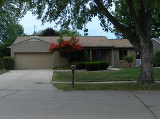 6324 New England Ln, Canton, MI 48187