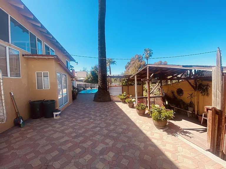8328 Golden Ave — Photo 10