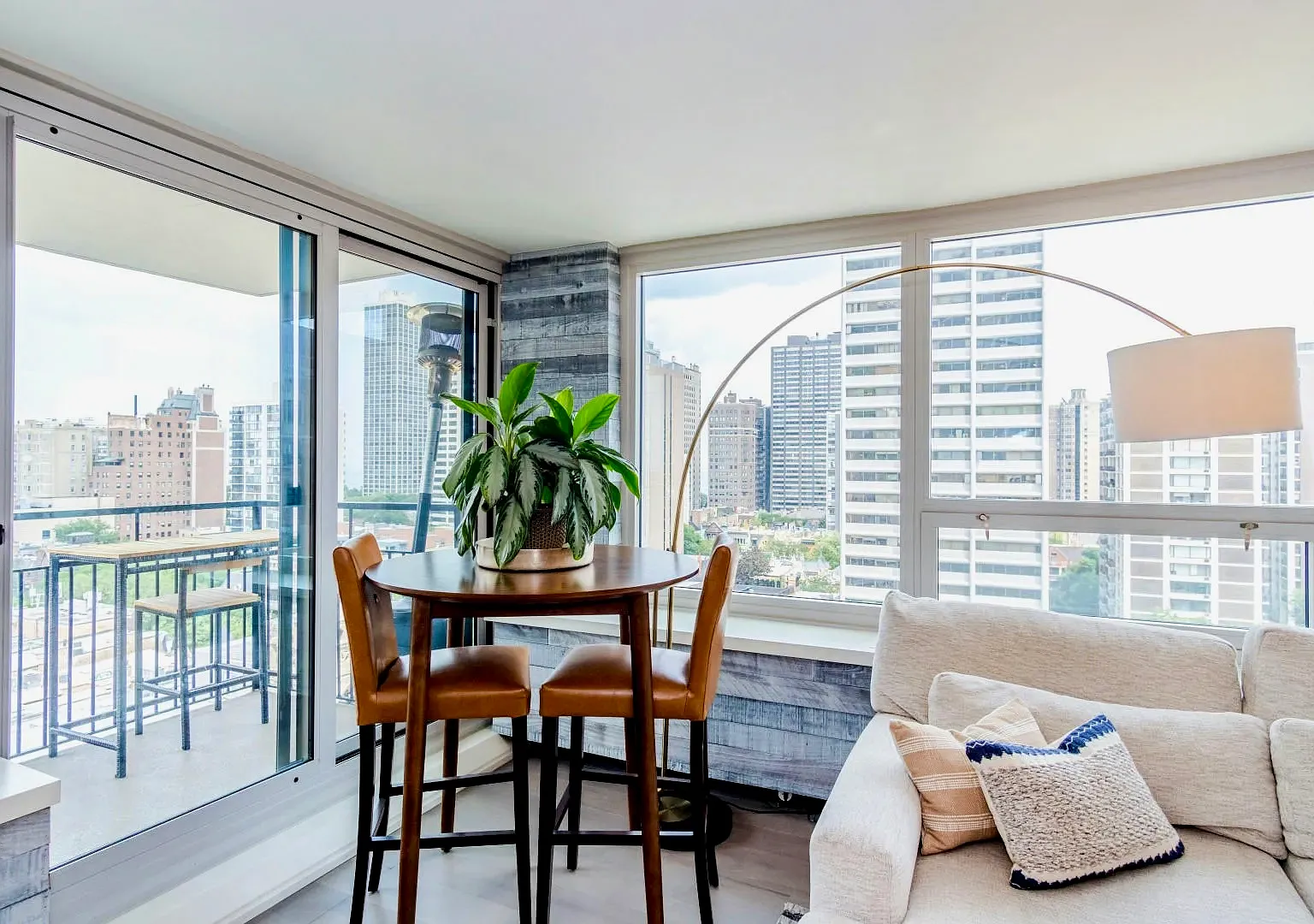 1 bed, 850 sqft, $3,000 — Photo 3