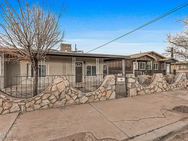 9207 Santa Rosalia Ct #B — Photo 32