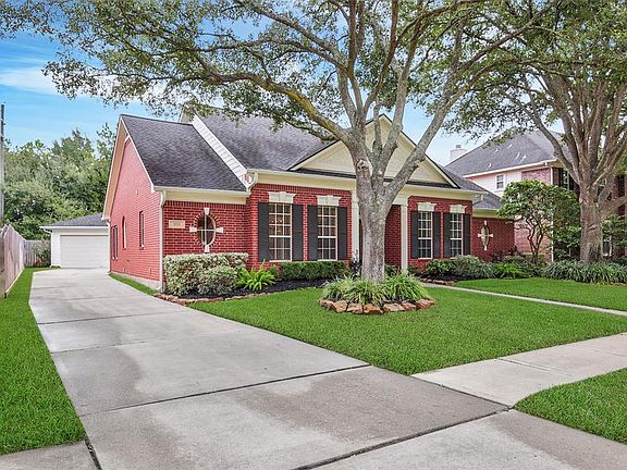 4th image of 3211 Castlewind Dr