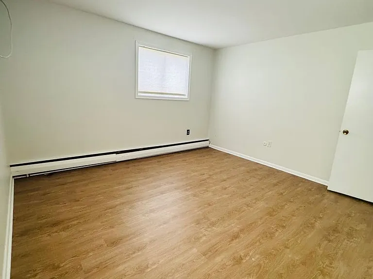 Taylor Court Apartments — Photo 7