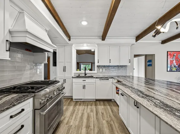 8409 31st Ave N, Crystal, MN 55427