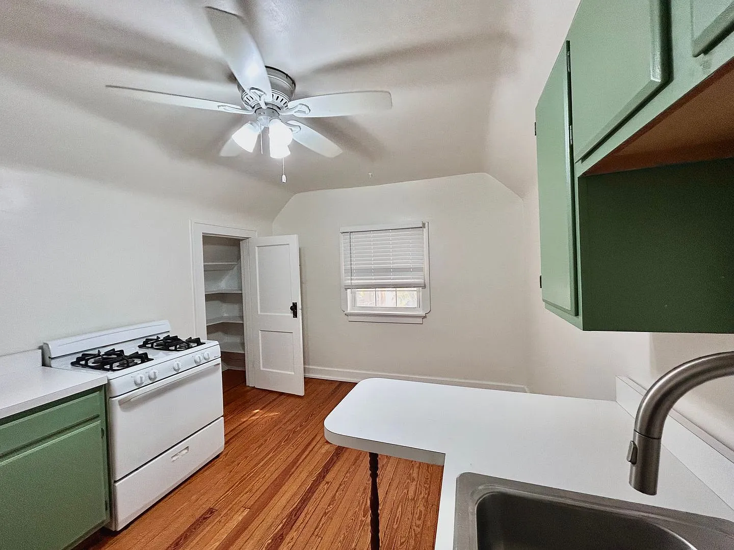 1 bed, 1.0 bath, $795 — Photo 3
