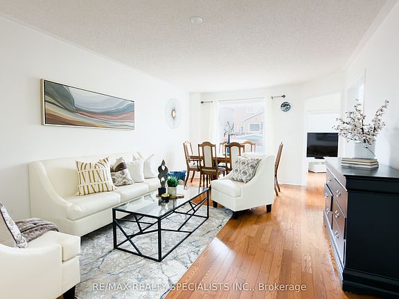 4th image of 32 Feather Reed Way