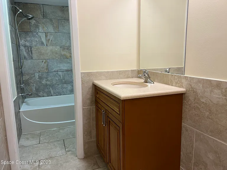 1911 Talloak Rd — Photo 12