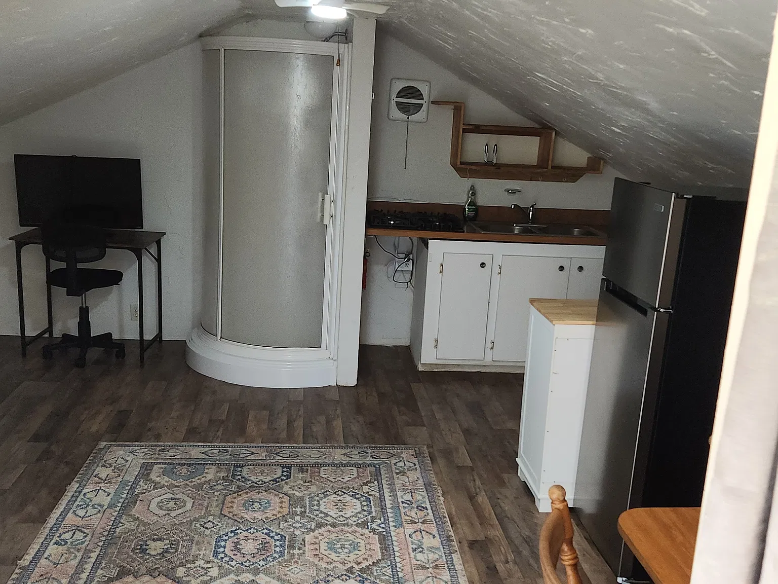 Ross Road, 110 - B — Photo 3
