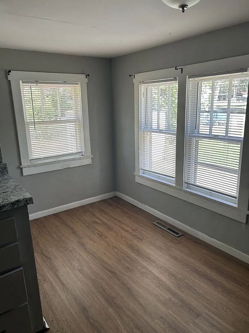 Nice 2 Bedroom 1 Bathroom Home — Photo 4