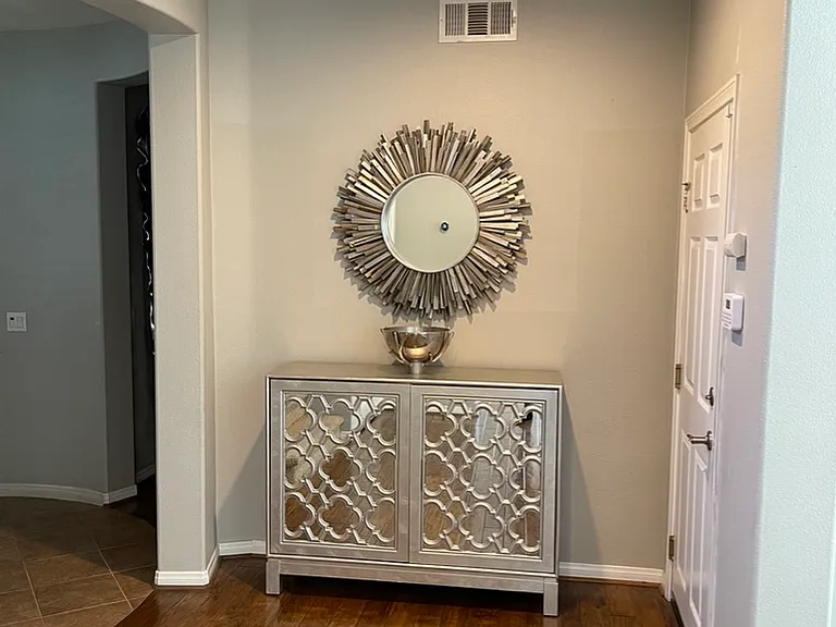 Shoe cabinet
