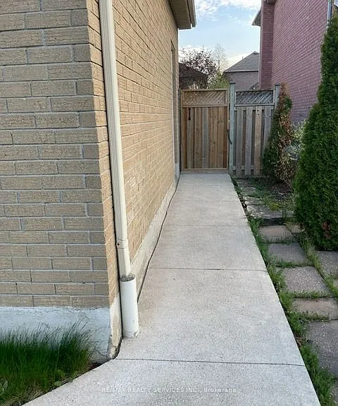 98 Nuffield St #BASEMENT — Photo 9