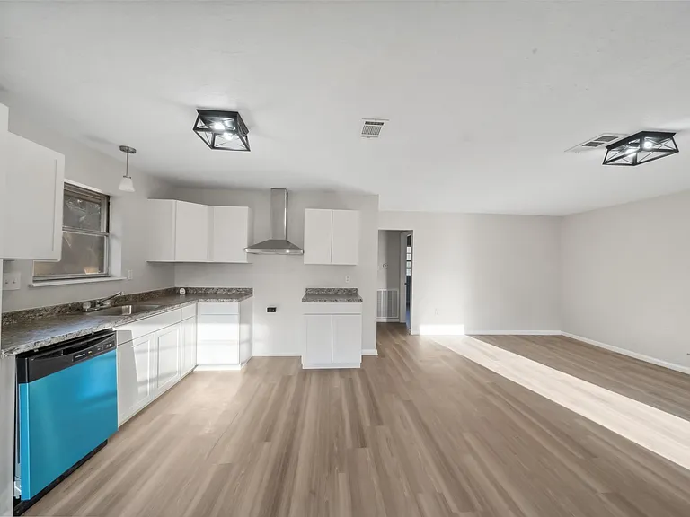 602 Reverse St — Photo 5