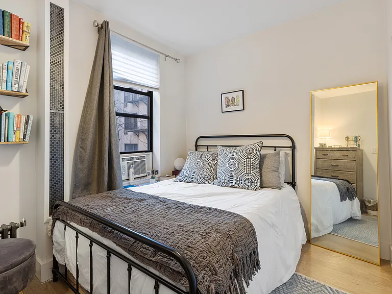 104 8th Ave #3R — Photo 4