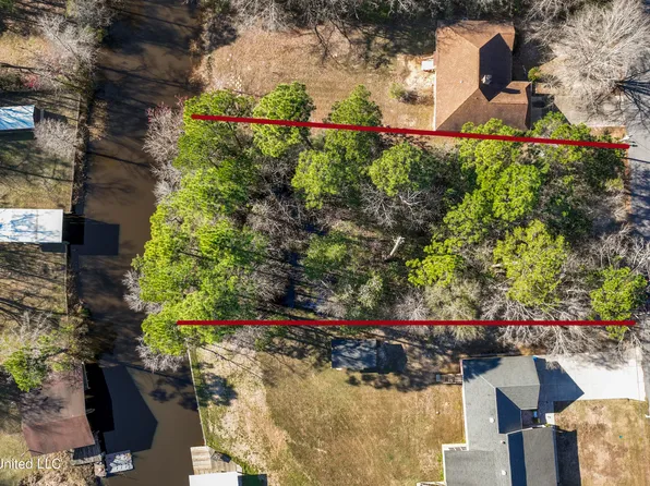 8301 Meadowdale Dr, Gautier, MS 39553