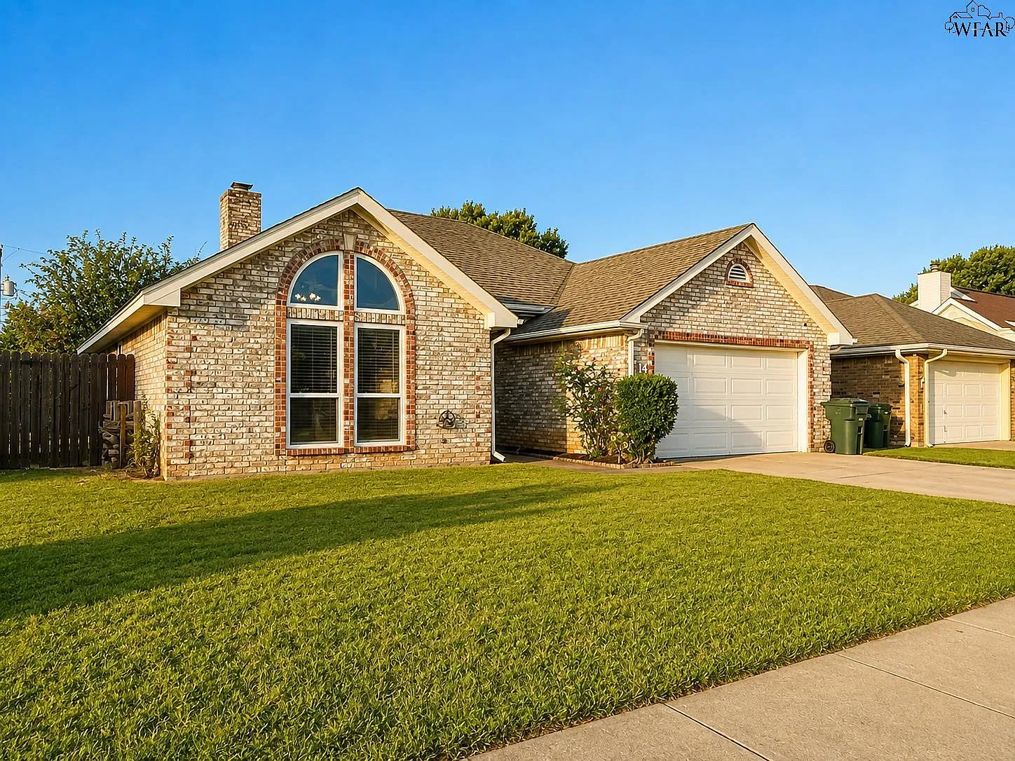 3 bed, 2.0 bath, 1465 sqft, $1,900 — Photo 3