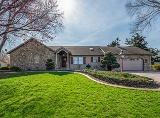 403 Franklin Square Dr, Chambersburg, PA