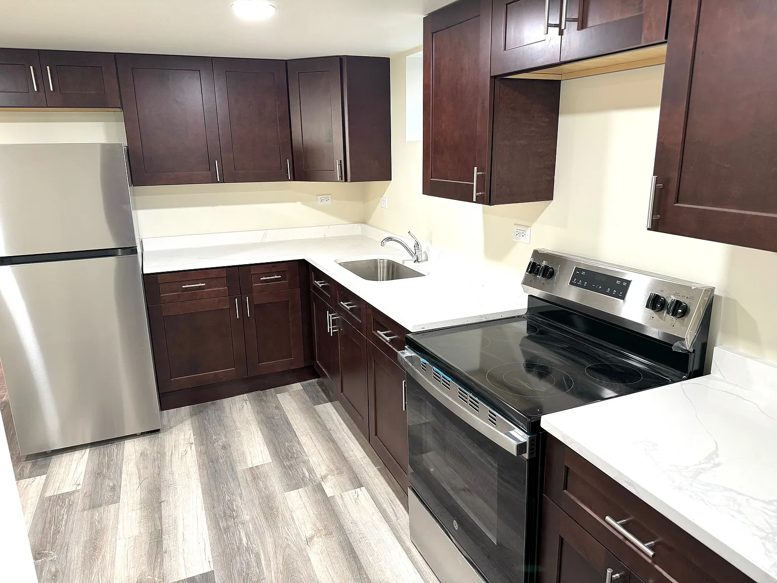 2 bed, 1000 sqft, $1,700 — Photo 1