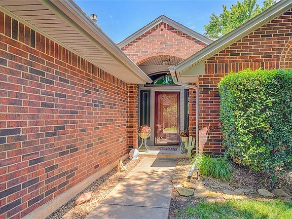 3rd image of 613 Leaning Elm Dr