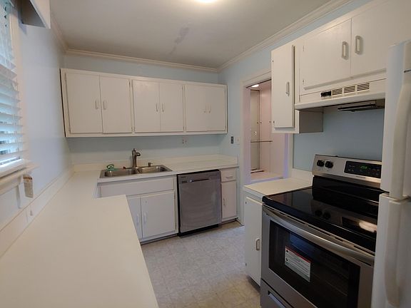 Be the first to use the brand-new smooth top stove!