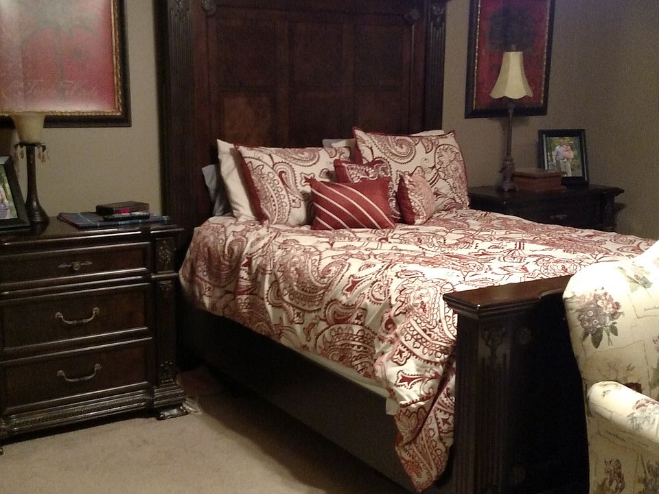 2nd image of 2207 Columbia Road 528