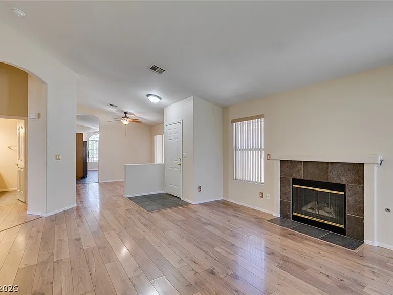 8168 W Gilmore Ave — Photo 8