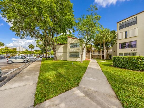 2300 S Cypress Bend Dr APT 203