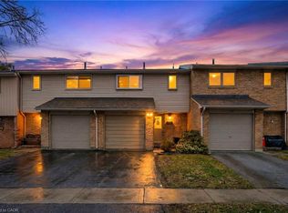 1538 Lancaster Dr #116, Oakville, ON L6H 2Z3