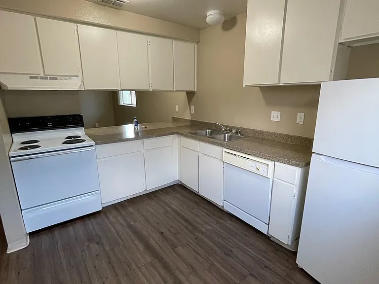 Full kitchen with all appliance pictured.
Lots of cupboards space.
