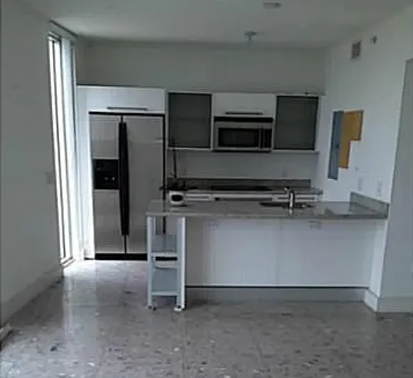 185 SW 7th St #1500 — Photo 10