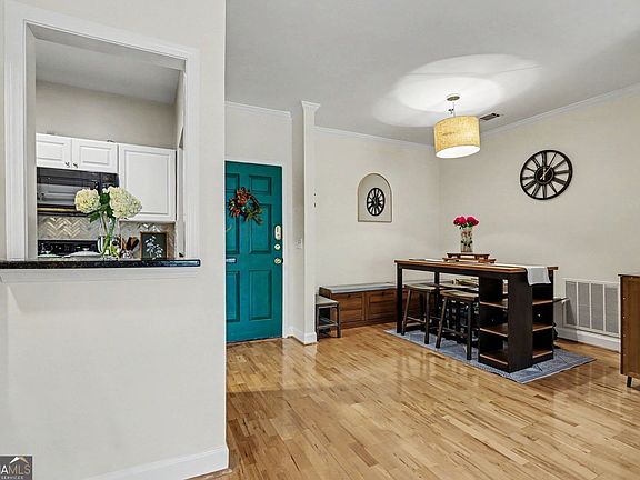 2nd image of 2921 Lenox Rd NE APT 306