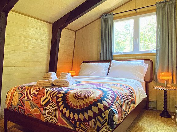 Bedroom 1 with ensuite bathroom and premium Queen BEAR mattress