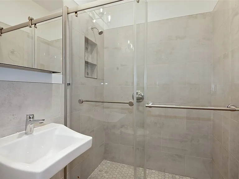 145 Brunswick St #1R — Photo 10