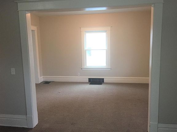 4th image of 228 Old Orchard Pl