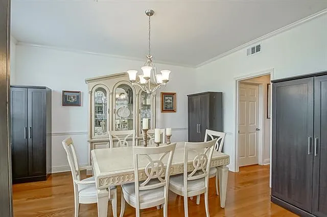 421 Creekside Ct — Photo 4