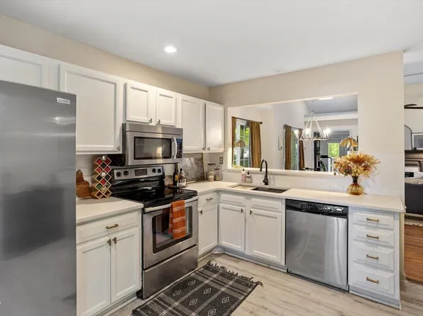 4 Icon Ct, Durham, NC 27703