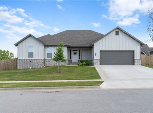 827 Mueller Way, Prairie Grove, AR 72753