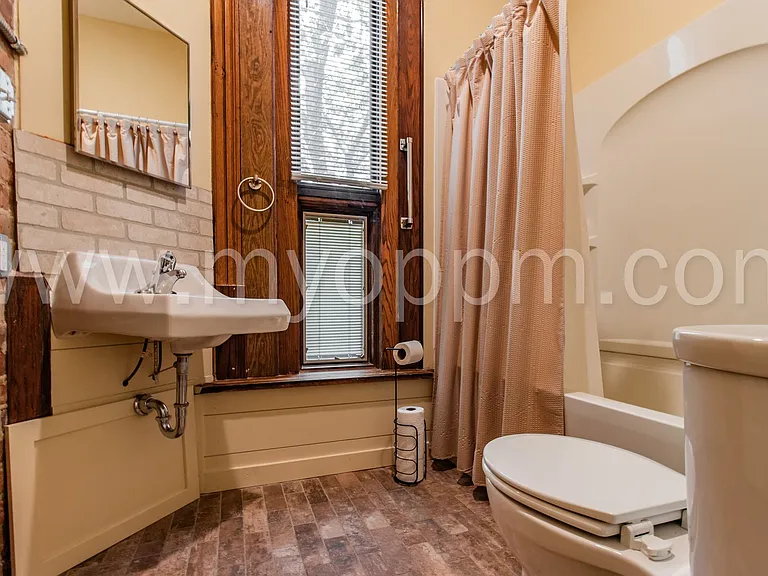 1146 S 32nd St — Photo 16