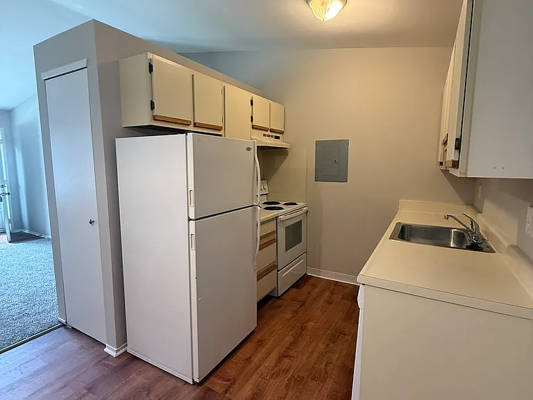 1256 Oxford Manor Ct #1 — Photo 6