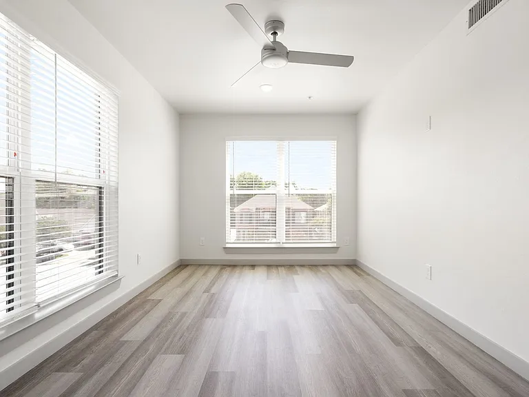 3240 S University — Photo 37