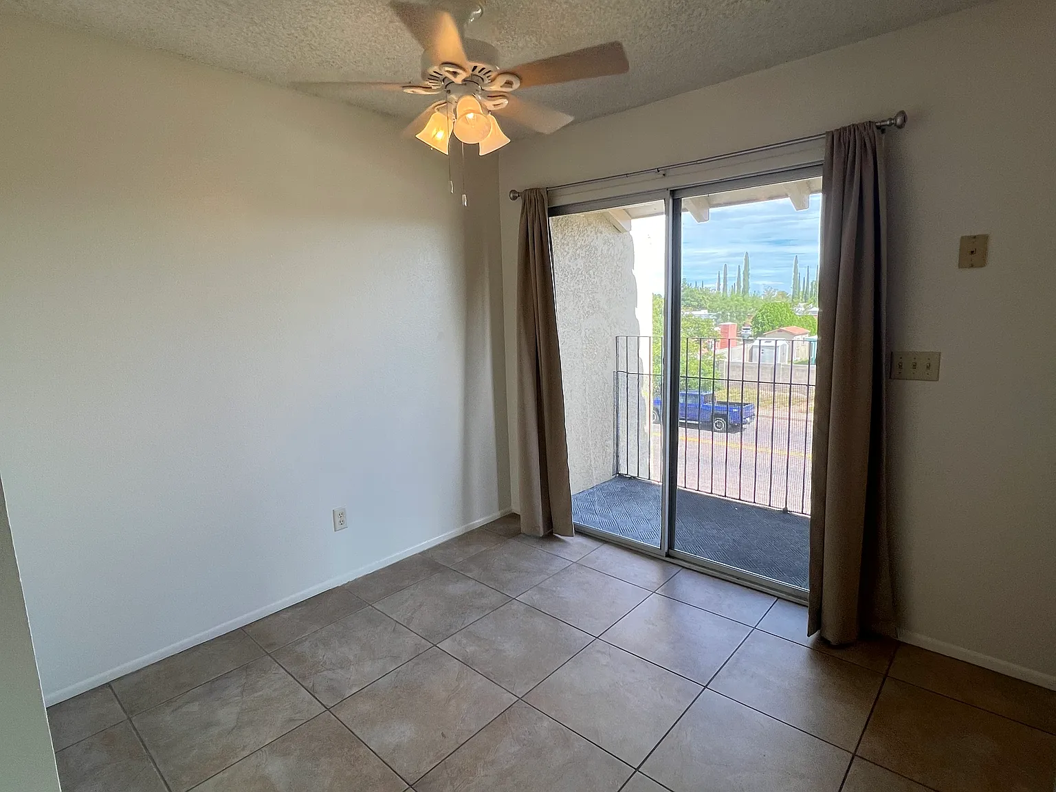 2 bed, 800 sqft, $1,100 — Photo 2