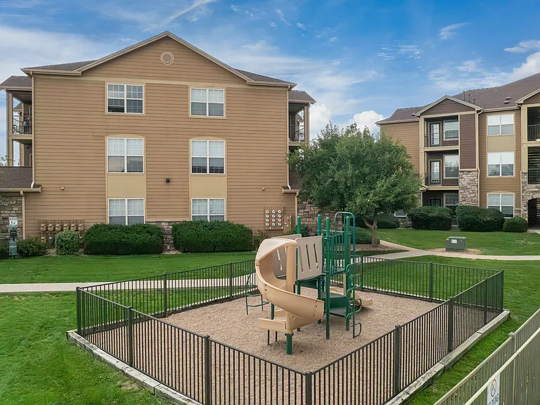 West Park Apartments — Photo 6