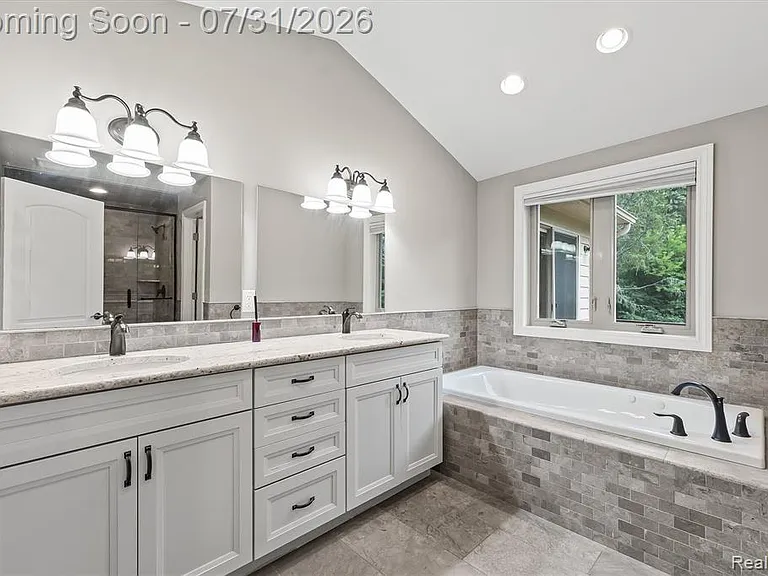 1592 Lone Pine Rd — Photo 19