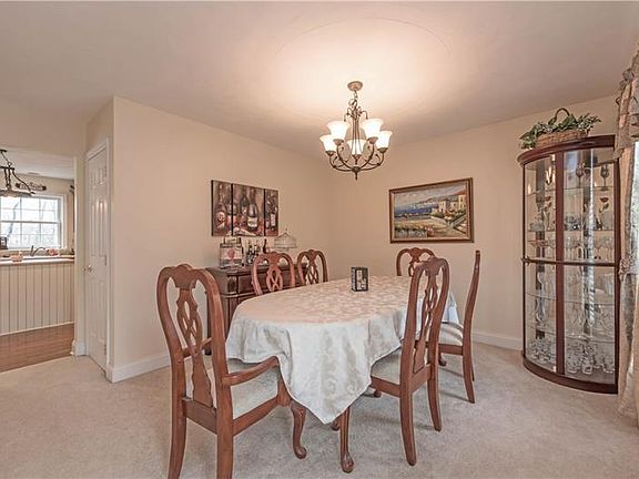 4th image of 428 Southfield Dr