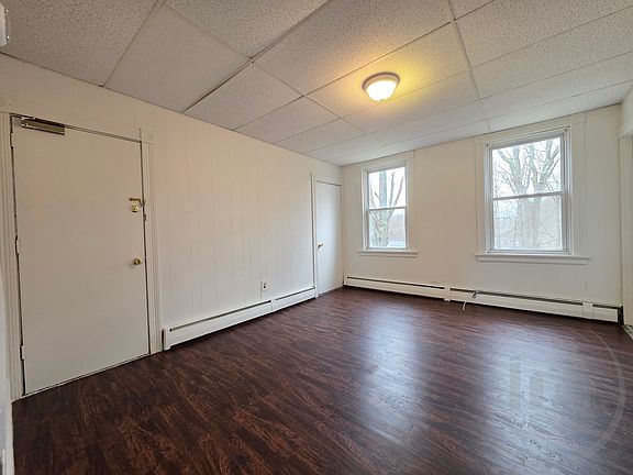 5th image of 10-12 Coogan Ct #12B