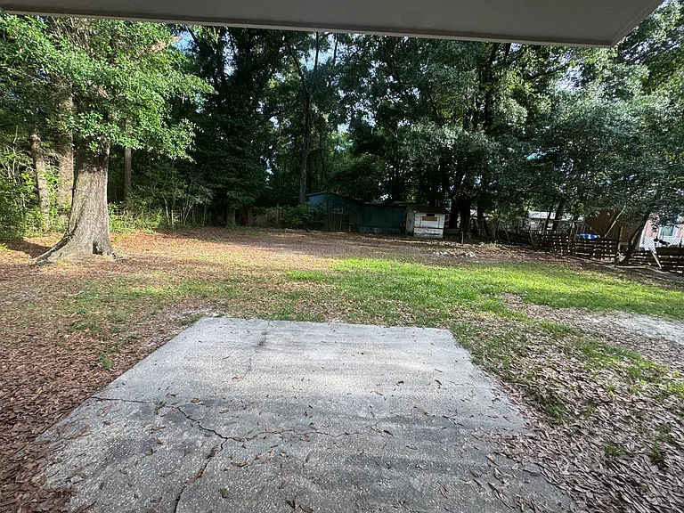90 Andrews Ave — Photo 7